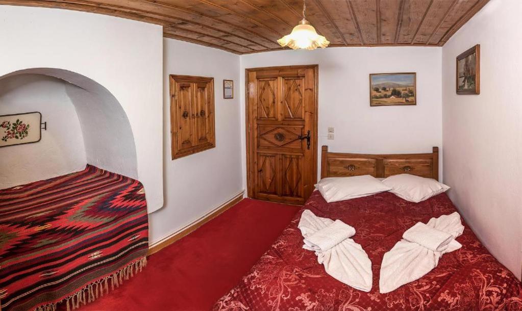 Archontiko Repana - Makrinitsa Stone Retreat Hotel Стая снимка